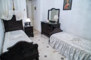 Michelle House, Villa mit Pool, nur wenige Schritte vom Meer entfernt - Image 3