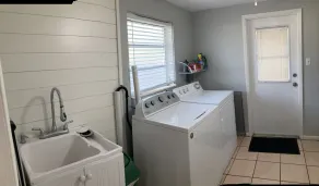 Boho Vibe 3B/2B West of S. Tuttle - 1 mile to City Center - Image 3