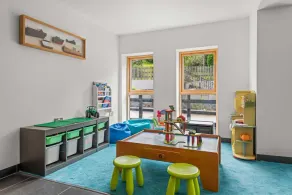 This fantastic pet friendly,  contemporary property features a south-west facing balcony off the mas - Image 4
