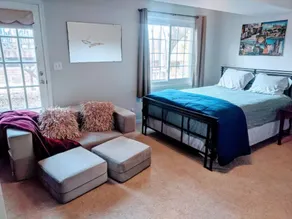 Modern & Private 15 min to Downtown Lincoln Pet Friendly - Image 5