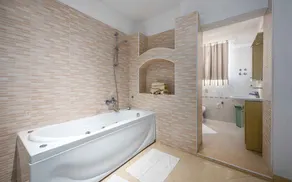Villa mit Klimaanlage und Pool - Image 3