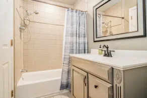 Great loft in the heart of downtown Northville - Image 2