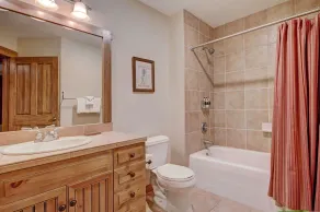 Ski-in 1br  Steps To Gondola + Main St, Sleeps 4 1 Bedroom Condo by RedAwning - Image 4