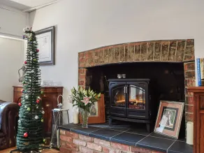 Burwood Cottage - Image 2