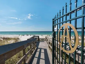 Rummeligt & opdateret hjem med elevator! Inkluderer privat pool og gratis strand service! - Image 5