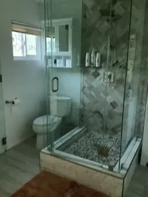 Beautiful home with beautiful view to the lake - Image 4