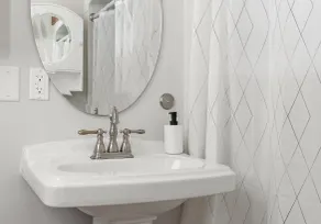 Cottage in the City - Historic Charm, Modern Touch - Image 5