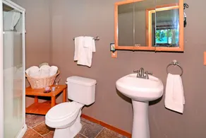Bo i en härlig Beach Cottage w / en vacker privat strand på Hazel Point! - Image 2