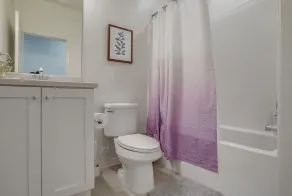 Cozy Entire 2 Bedroom Townhouse - Image 3