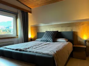 Cozy Holiday Home With Mountain Views - Image 3