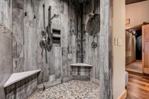Maison en bois de luxe avec vue sur lac et plage, bain à remous, cuisine gastronomique, foyer - Image 3