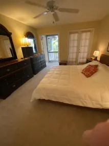 2 min walk, beachside pool, bar and outside dining, 16tennis courts .Gated. - Image 5