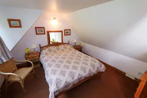 The Lodge Sleeps 6 - Private Cosy Cottage, Pets Welcome, Large Garden - Image 5
