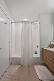 Luxe 1BR: Unmatched Views & Location - Image 5
