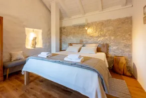Renovated old stone house of exceptional architecture-3,8 km from the sea be ach - Image 5