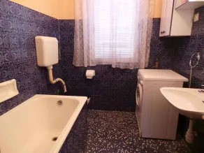Holiday home with balcony and air conditioning - Image 4