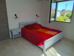 Petite Maison Coquette Entièrement Rénovée à 400m de la Plage - Image 3