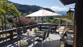 bright apartment with a large sun terrace and access to the garden - Image 4
