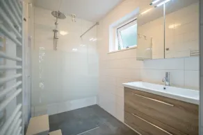 Tastefully and modernly furnished 5-person bungalow - Image 4
