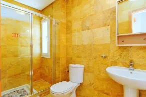 Lyxig villa med 4 sovrum, stor uppvärmd pool, integrerad jacuzzi - Image 4