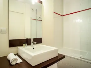 Appartement Cosy à Dinan | Piscine Extérieure Chauffée - Image 2