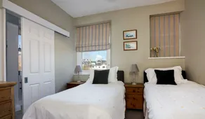 Magdala - 5 BR property Sleeps 10 w/stunning views - Image 4