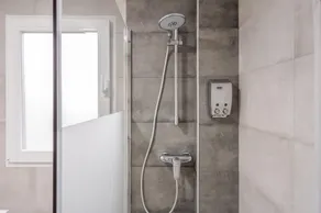 Central and modern apartment with Parking and FREE WIFI  - Image 4