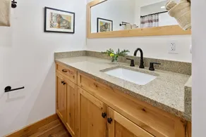 Ask about summer discounts! Walk to Govy/Ski Bowl, Garage parking, Sleeps 8 - Image 5