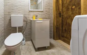 Two-Bedroom Holiday Home In Ljubitovica - Image 5
