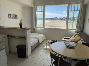 Lovely studio with magnificent sea view located on the main beach and close to the center - Image 2