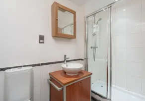 Modern, spacious 3-bedroom apartment in the heart of Glasgow's city centre. Sleeps 7. - Image 2
