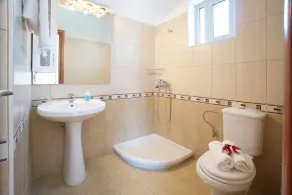 Maisonette  With Shared Pool, Sea And Mountain Views - Image 2
