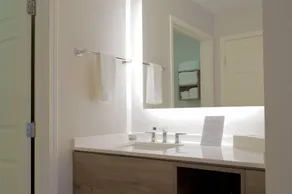 1 Bedroom Suite | FREE Breakfast + Laptop-friendly - Image 3