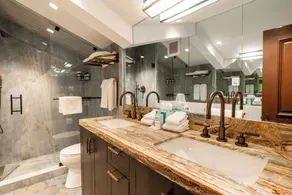 Vintage 2-level MTN View Condo w/ fireplace, Vail Gondola + spa easy access - Image 4