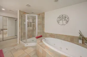 Riverfront Condo w/beach, boat launch, pool & spa - Image 5