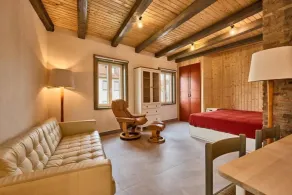 Red apartment - Image 4