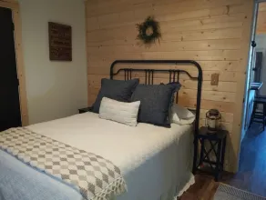 NORRIS LAKE FRONT RENTALS: LITTLE PERK LAKEHOUSE ON NORRIS LAKE w/PRIVATE DOCK - Image 4
