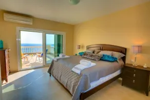 Large Private Villa with Pool, Stunning Sea Views - Image 4