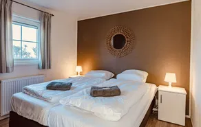 Cozy chalet on famous Smitsgracht canal with hardwood deck and all comforts. - Image 4