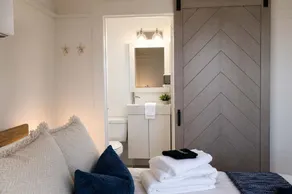Mermaid Cove | Cozy Room with Ensuite | Sunset Views of Main St. | Sleeps 2 - Image 3