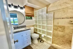 Discover the Rainbow Beach House – your ultimate beachfront getaway in stunning Coral Bay!  Experience the perfect blend of comfort and relaxation in this idyllic paradise. Book your escape today! - Image 5