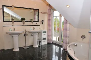 Exclusive apartment with 3 separate bedrooms - Image 4