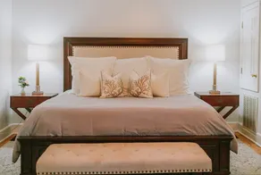 Only 1 block to FRONT BEACH! Perfect location in Ocean Springs! The King Suite - Image 4