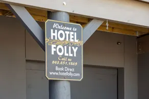 Boutique Hotel Folly Room 5: King Deluxe Studio - cozy porch views of the Folly River ADA - Image 5