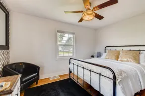 Hotel Quality Stay in the Heart of Lakewood - Image 5