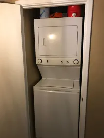 In der Nähe von U of A, zu Hause mit Pool, für 6 Personen! - Image 2