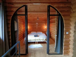 Unique and atypical log cabin - Image 5