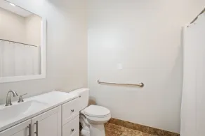 1 Bedroom Apartment at Oak + Fountain! - #14 - Image 4