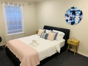 Central & Tranquil Two-Bedroom Home in the Heart of Essendon - Image 5