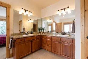 VIEWS! Luxury Cabin. HotTub. Near Red Rocks, Parks & Trails. Sleeps 8 - Image 4